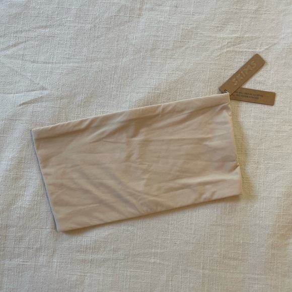 Skims Fits Everybody Bandeau Bra XXS - Picture 2 of 6